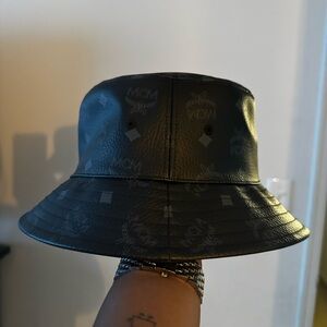 MCM BUCKET HAT IN VISETOS